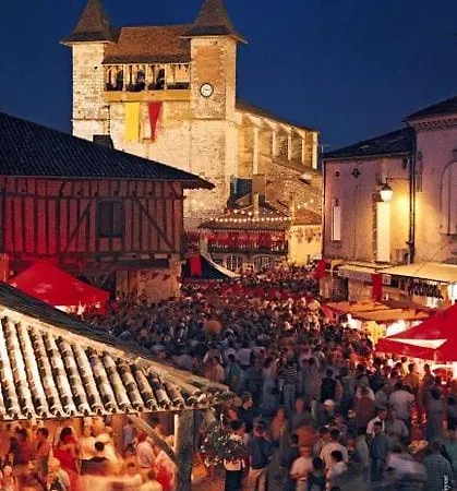 Grande Maison Familiale De Caractere Avec Piscine Chauffee Rives (Lot-et-Garonne)