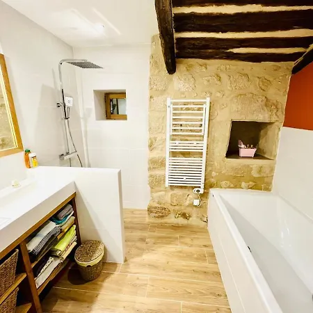 Grande Maison Familiale De Caractere Avec Piscine Chauffee Villa *