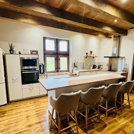 Grande Maison Familiale De Caractere Avec Piscine Chauffee Villa *